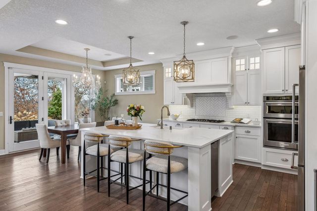 6284 Montee Drive, Eden Prairie, MN 55344