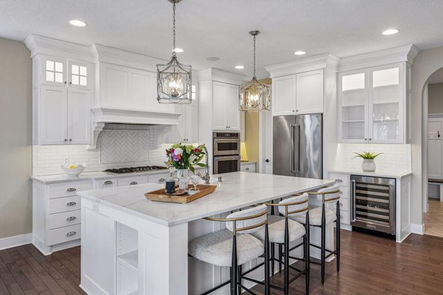 6284 Montee Drive, Eden Prairie, MN 55344