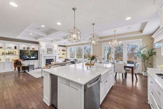 6284 Montee Drive, Eden Prairie, MN 55344