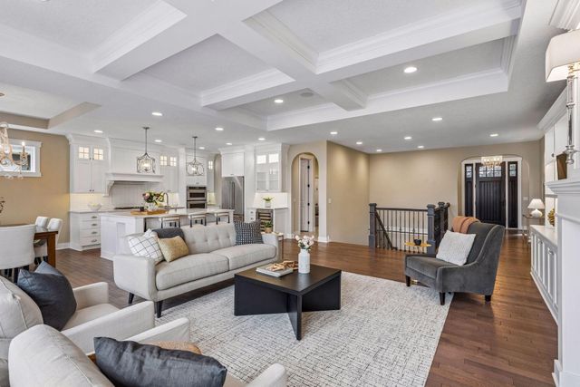 6284 Montee Drive, Eden Prairie, MN 55344