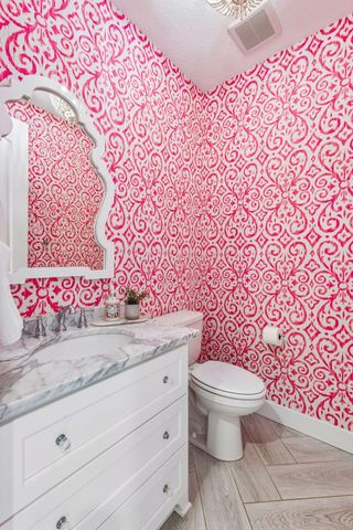 6284 Montee Drive, Eden Prairie, MN 55344