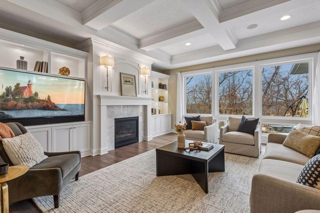 6284 Montee Drive, Eden Prairie, MN 55344