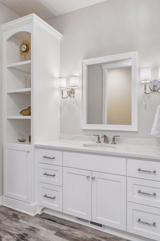 6284 Montee Drive, Eden Prairie, MN 55344