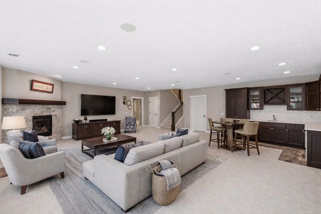 6284 Montee Drive, Eden Prairie, MN 55344