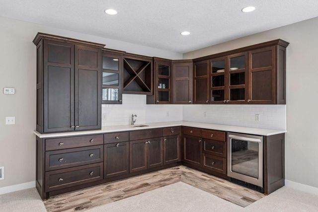 6284 Montee Drive, Eden Prairie, MN 55344