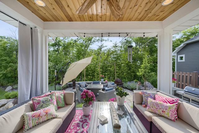 6284 Montee Drive, Eden Prairie, MN 55344