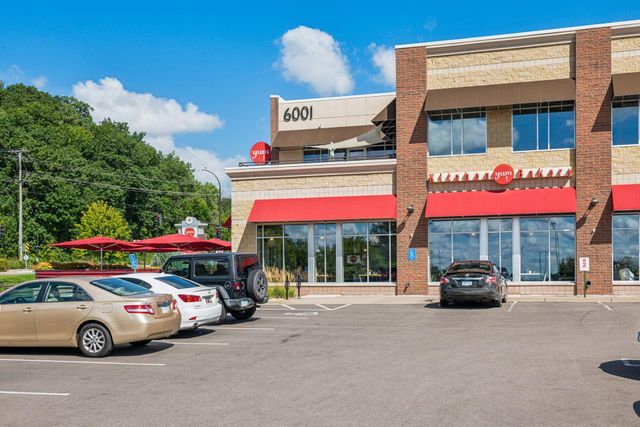 6284 Montee Drive, Eden Prairie, MN 55344