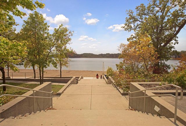 6284 Montee Drive, Eden Prairie, MN 55344