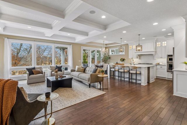 6284 Montee Drive, Eden Prairie, MN 55344