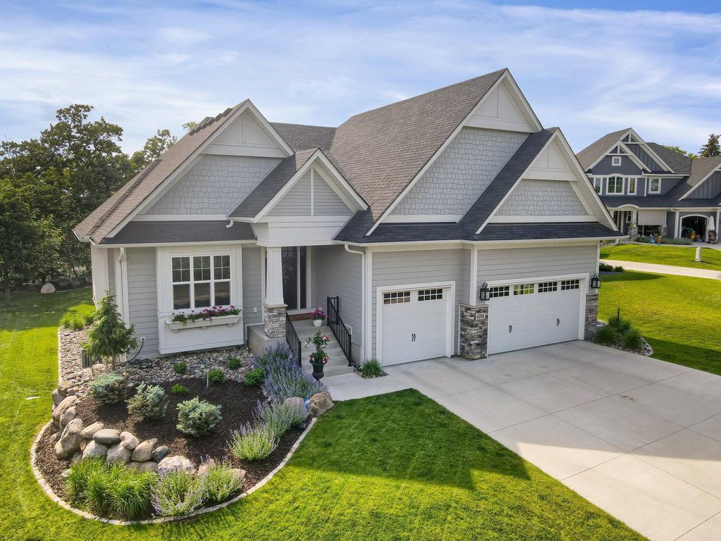 6284 Montee Drive, Eden Prairie, MN 55344