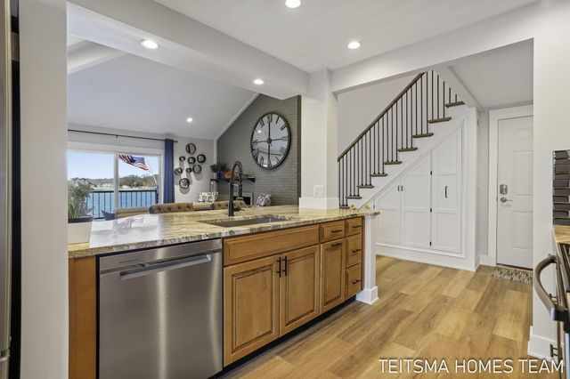 400 Lakeview Court 25D, Spring Lake, MI 49456