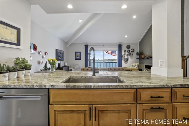 400 Lakeview Court 25D, Spring Lake, MI 49456