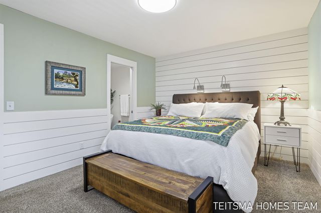 400 Lakeview Court 25D, Spring Lake, MI 49456