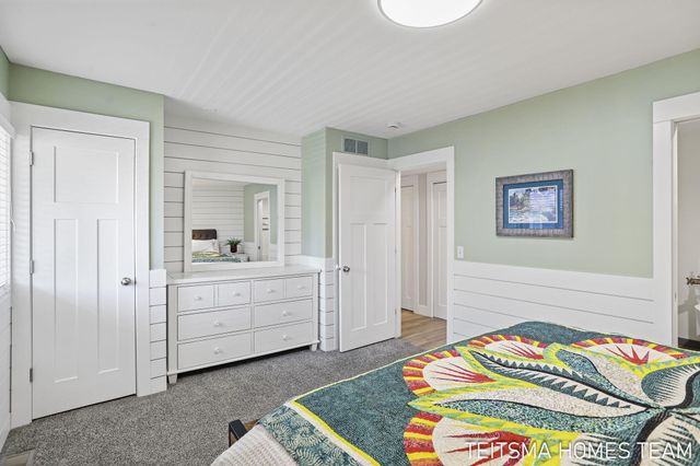 400 Lakeview Court 25D, Spring Lake, MI 49456