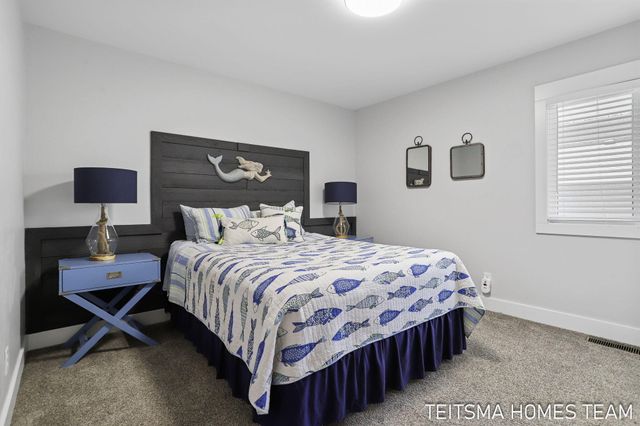 400 Lakeview Court 25D, Spring Lake, MI 49456