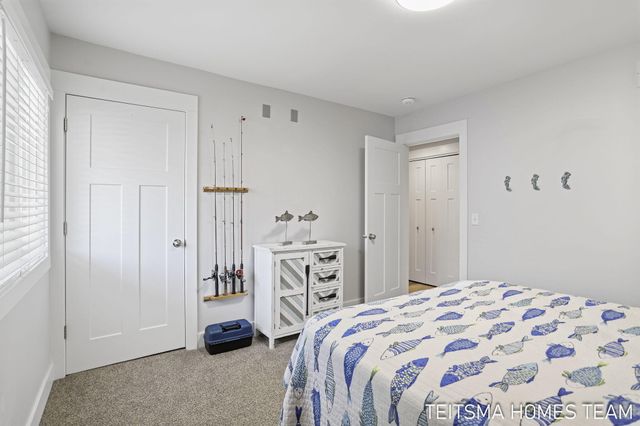 400 Lakeview Court 25D, Spring Lake, MI 49456