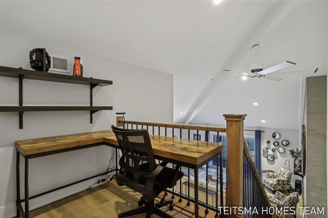 400 Lakeview Court 25D, Spring Lake, MI 49456