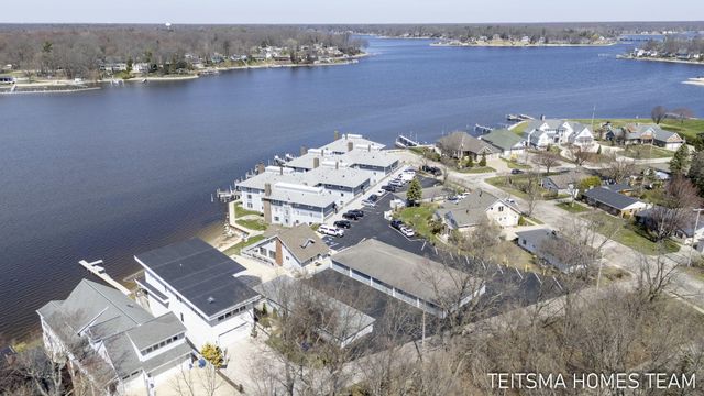 400 Lakeview Court 25D, Spring Lake, MI 49456