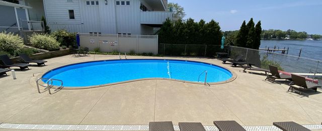 400 Lakeview Court 25D, Spring Lake, MI 49456