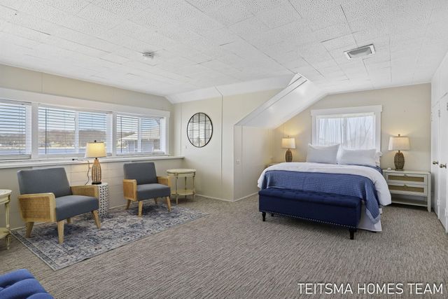 400 Lakeview Court 25D, Spring Lake, MI 49456