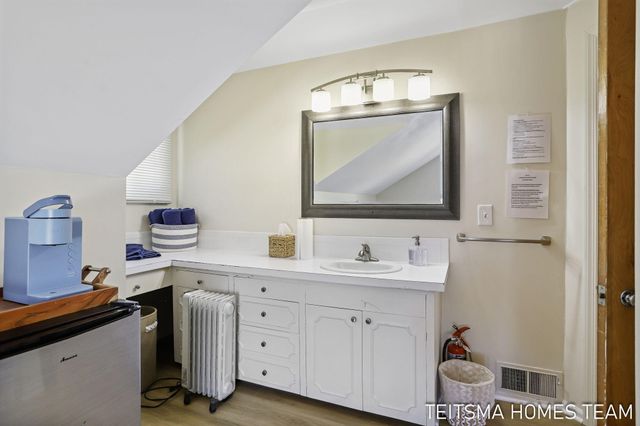 400 Lakeview Court 25D, Spring Lake, MI 49456