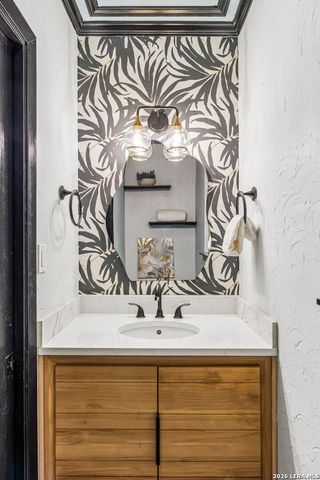 28160 WINDWOOD DR E, Boerne, TX 78006