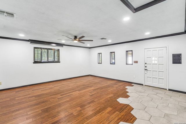 28160 WINDWOOD DR E, Boerne, TX 78006