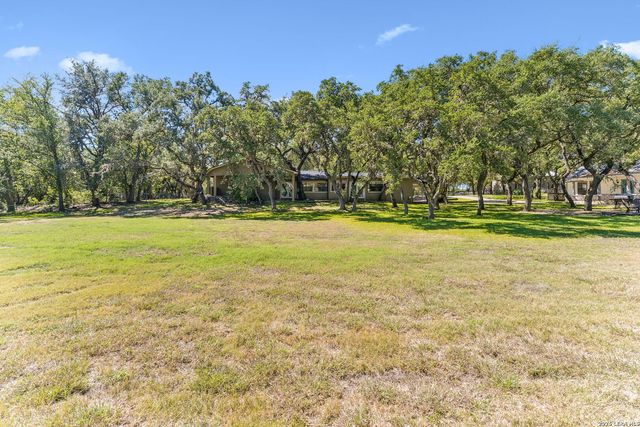 28160 WINDWOOD DR E, Boerne, TX 78006