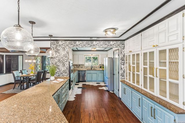 28160 WINDWOOD DR E, Boerne, TX 78006