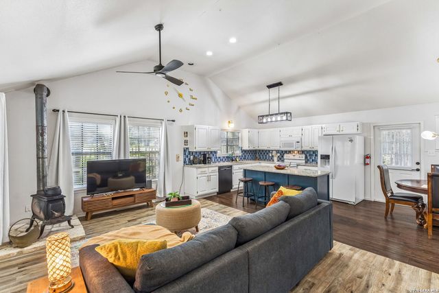 28160 WINDWOOD DR E, Boerne, TX 78006