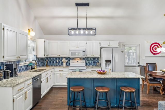 28160 WINDWOOD DR E, Boerne, TX 78006