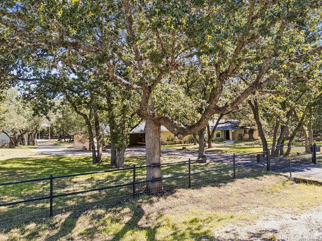 28160 WINDWOOD DR E, Boerne, TX 78006