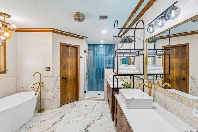 28160 WINDWOOD DR E, Boerne, TX 78006