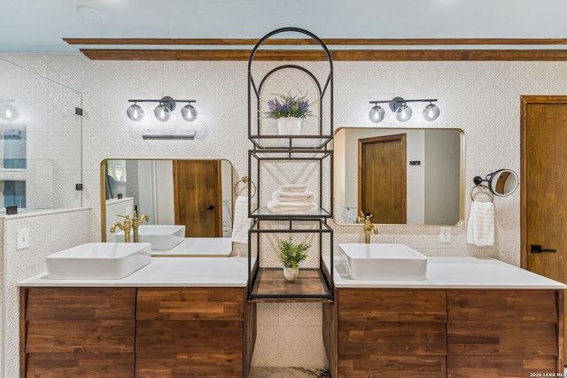 28160 WINDWOOD DR E, Boerne, TX 78006