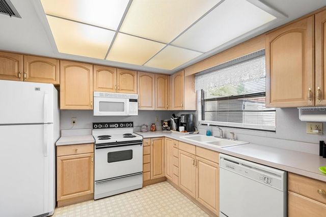 665 BROADMOOR CIRCLE, Winter Haven, FL 33884