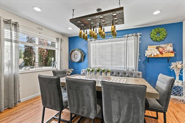 135 Candice Court, Medford, OR 97504