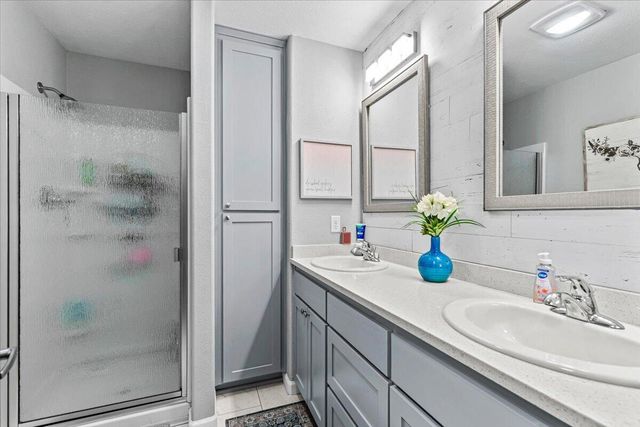 135 Candice Court, Medford, OR 97504