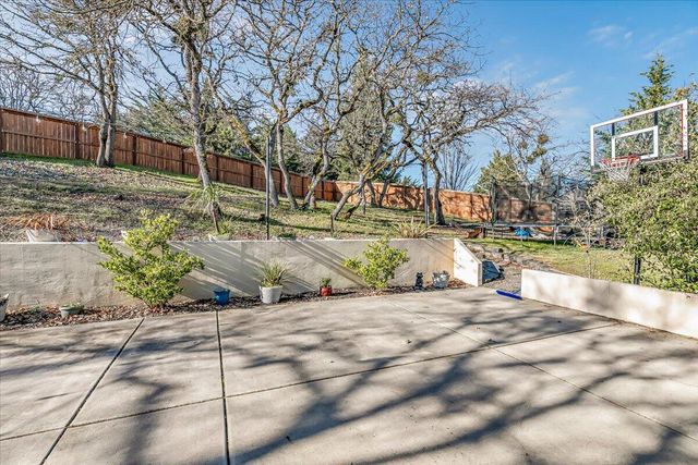 135 Candice Court, Medford, OR 97504