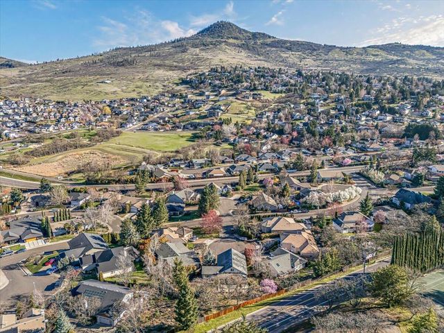 135 Candice Court, Medford, OR 97504