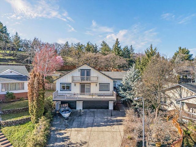 135 Candice Court, Medford, OR 97504