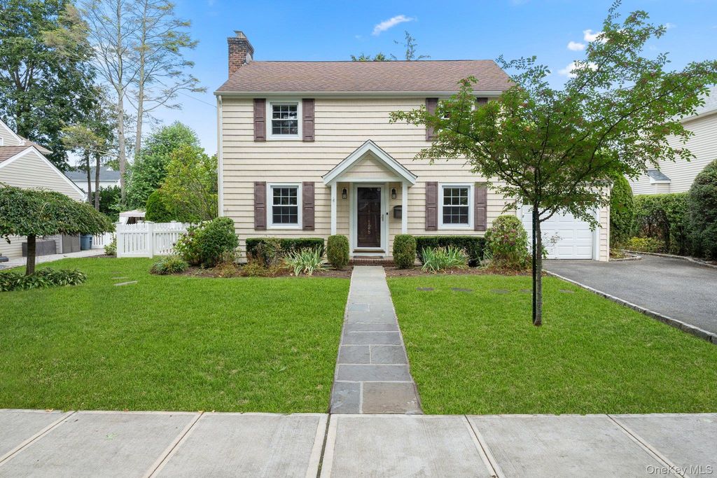 128 Charles Street, East Williston, NY 11596