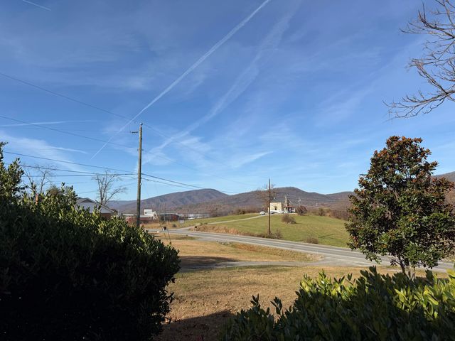 7212 Wood Haven RD, Roanoke, VA 24019