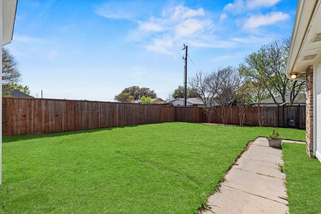 7153 Fox Drive, The Colony, TX 75056