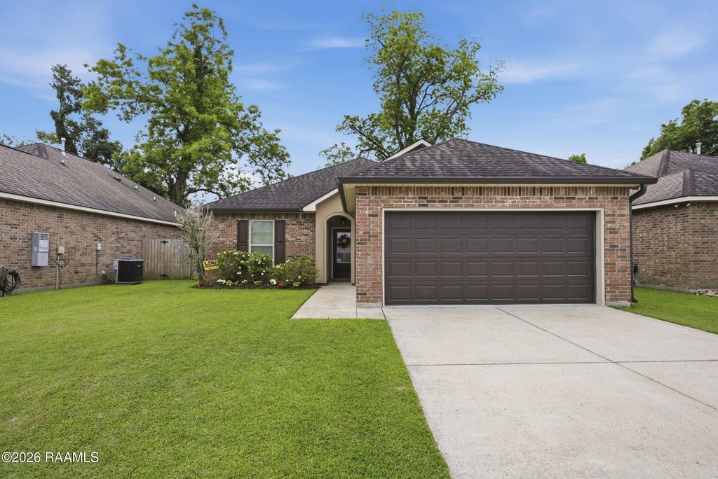 211 Moss Bluff Drive, Lafayette, LA 70507