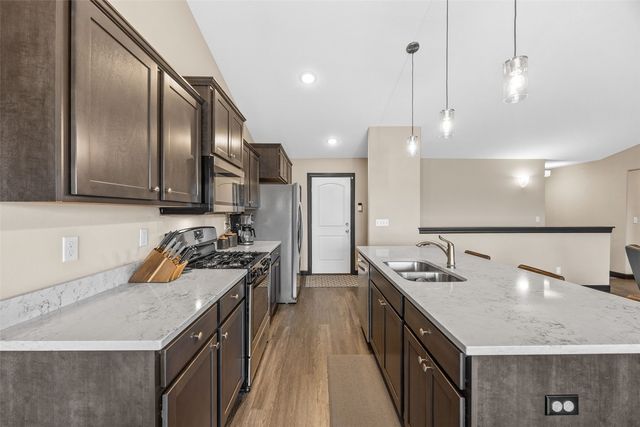 2107 Holly Meadow Avenue SW, Cedar Rapids, IA 52404