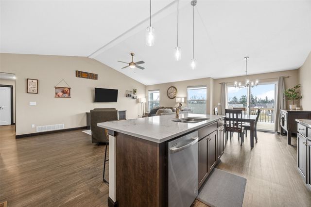 2107 Holly Meadow Avenue SW, Cedar Rapids, IA 52404