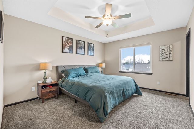 2107 Holly Meadow Avenue SW, Cedar Rapids, IA 52404