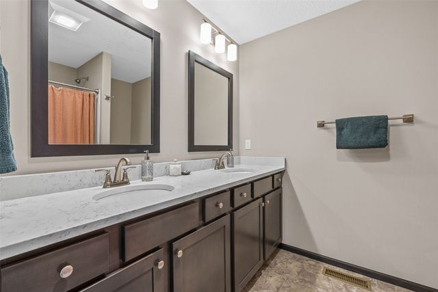 2107 Holly Meadow Avenue SW, Cedar Rapids, IA 52404