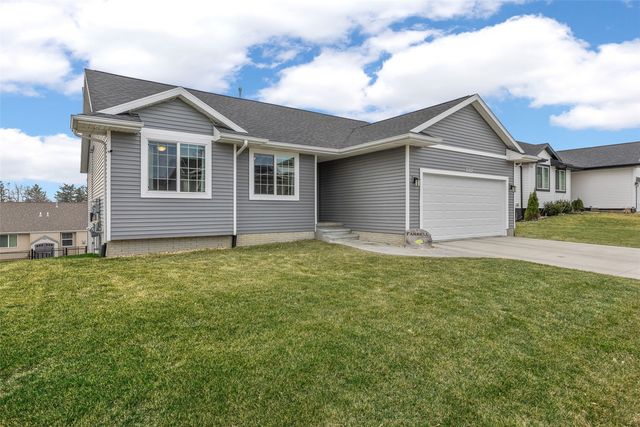2107 Holly Meadow Avenue SW, Cedar Rapids, IA 52404