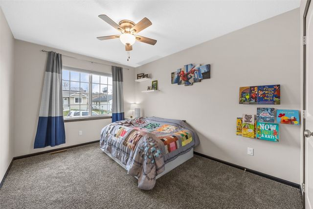 2107 Holly Meadow Avenue SW, Cedar Rapids, IA 52404